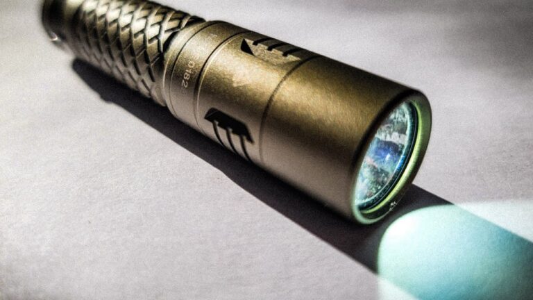 Klarus MI7 Review: The Ultimate EDC Flashlight